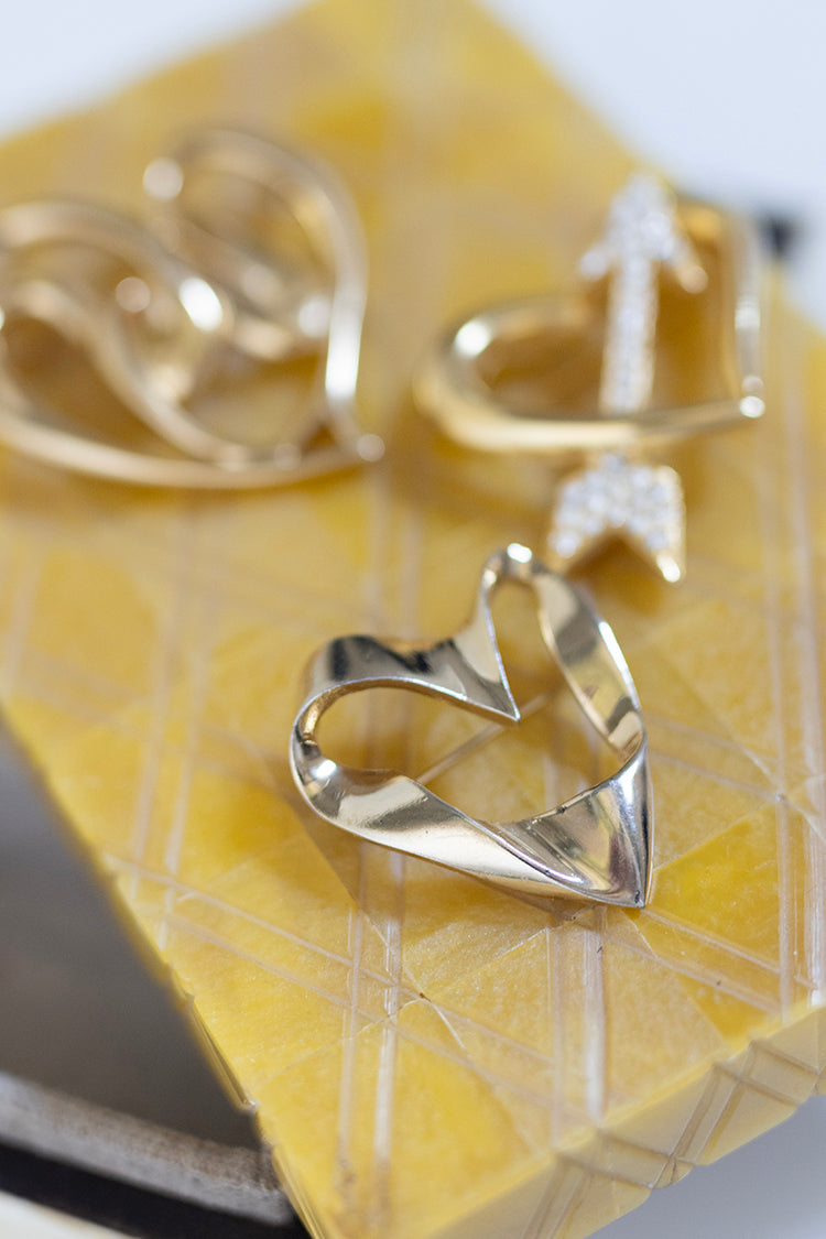 Vintage-Shiny-Gold-Abstract-Heart-Brooch for decorating flat brim and cowboy hats-FleaStyle